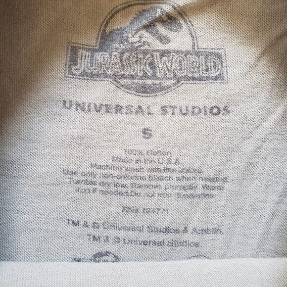 Universal Studios Jurassic Park Keep Your Distance Sz Small Mens T-Rex T-Shirt - Picture 3 of 5